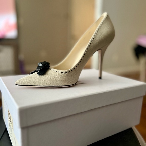 Dior Cream Heels with Black Bow Accent - Picture 2 of 11